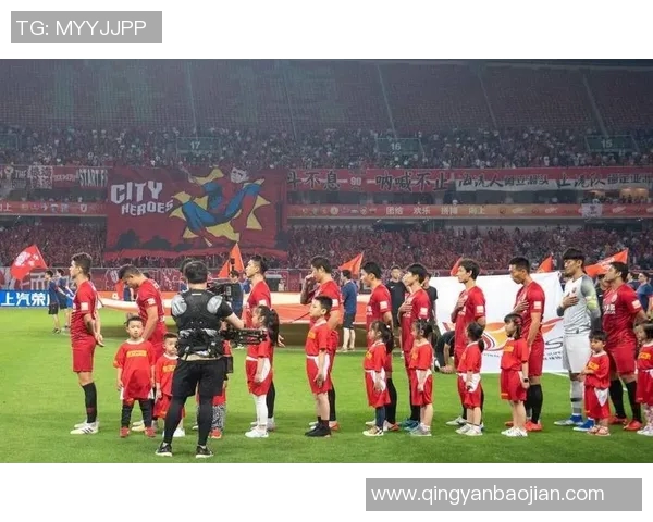 足球明星齐聚荧屏展风采精彩综艺节目引领球迷热潮